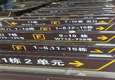 布拖广告标识中，常见的几种安装方式。